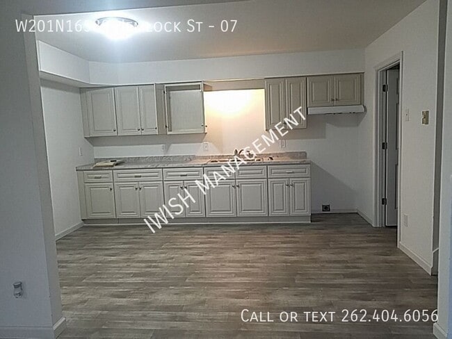 Building Photo - W201N16589 Hemlock St