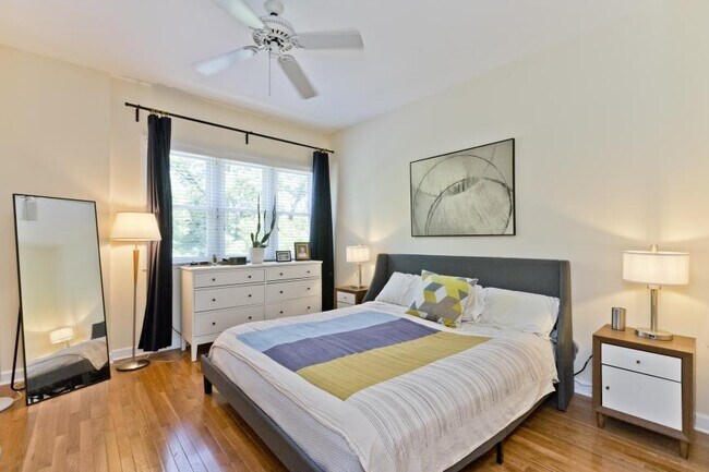 Building Photo - 3 bedroom in Chicago IL 60660