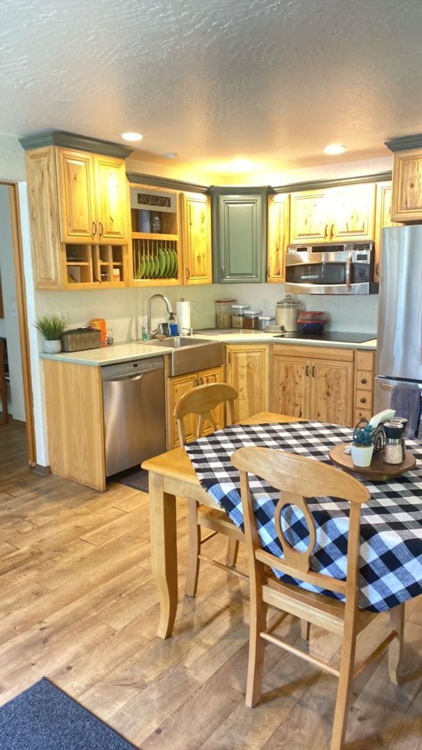 Building Photo - Lakeview Property in Hauser; Utilities Inc...