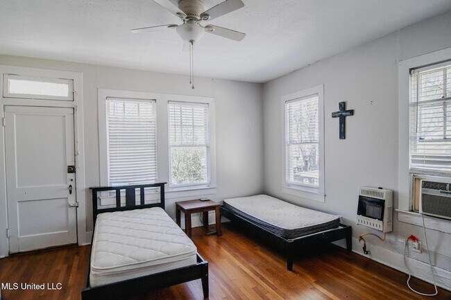 Building Photo - 803 N Congress St