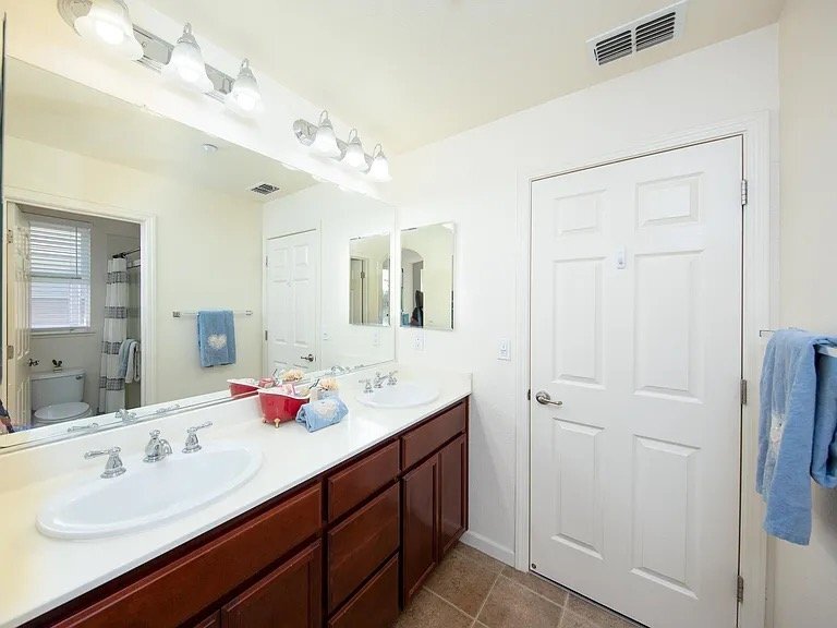 Building Photo - 2168 Wellington Dr