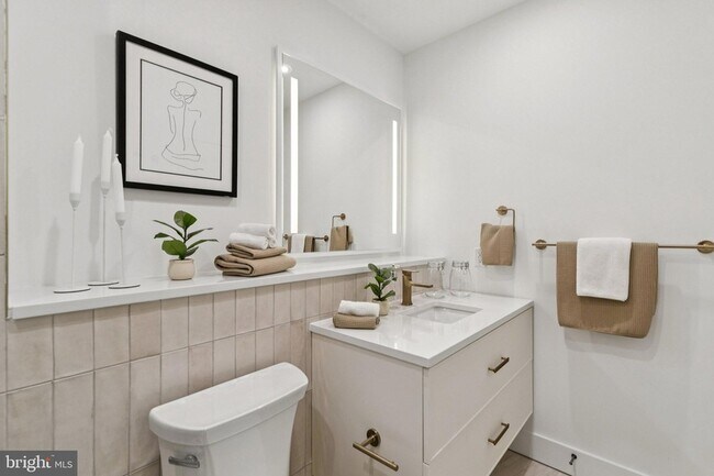 Building Photo - 30 W Allens Ln