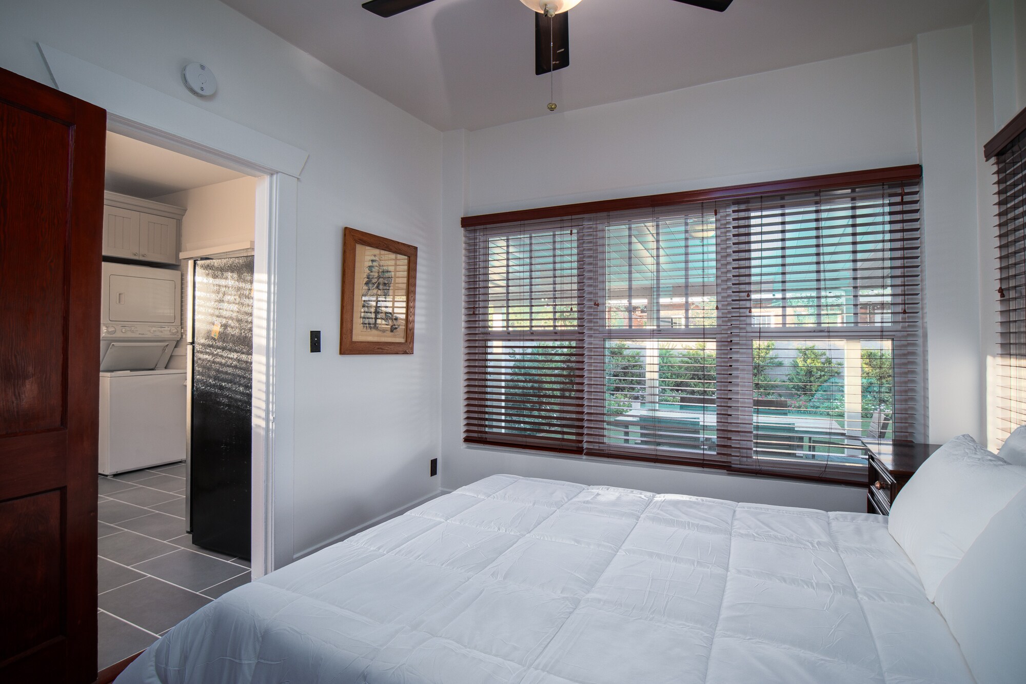 Building Photo - 1102 E Palm Lane