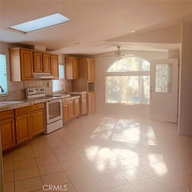 Building Photo - 1053 Deercrest Dr