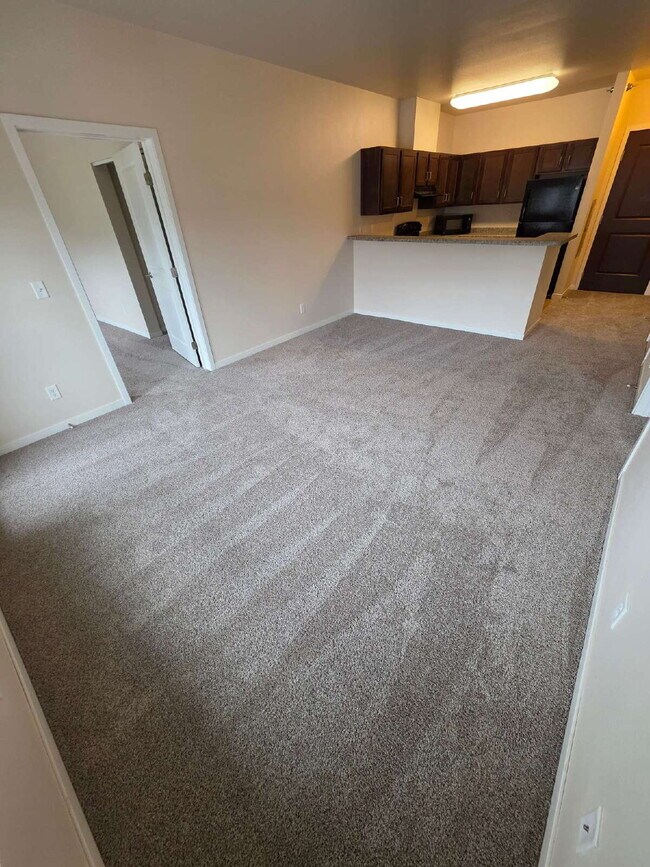 Building Photo - 2 Bedroom | 1 Bathroom 2nd Floor Apartment...