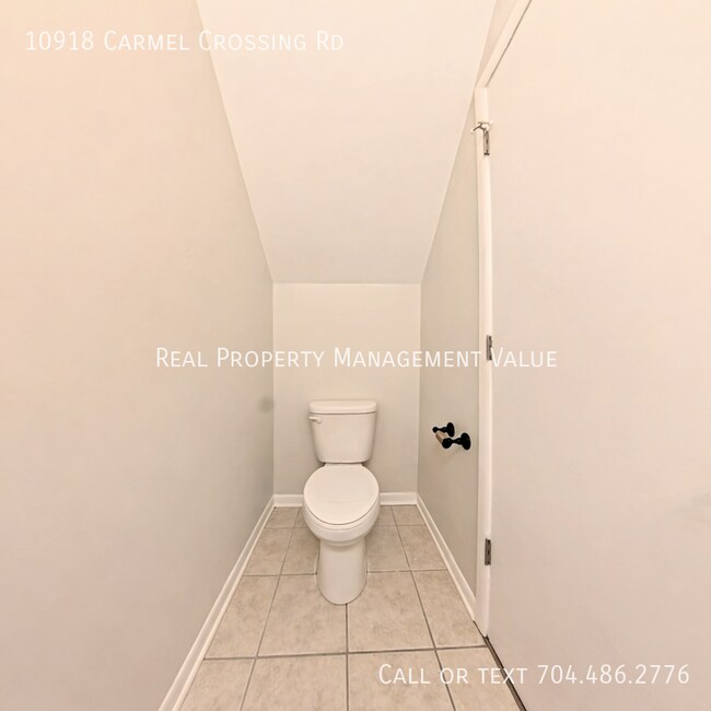 Building Photo - 10918 Carmel Crossing Rd