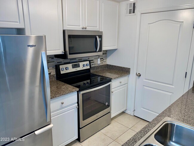 Building Photo - 1701 E Colter St