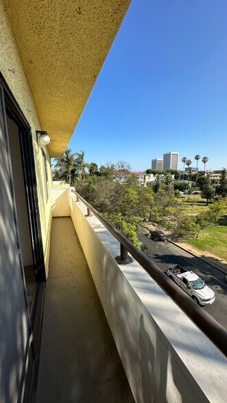 Building Photo - 1380 Veteran Ave