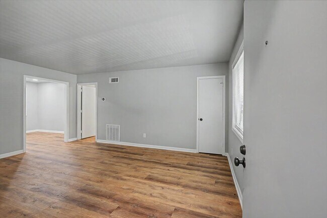 Building Photo - 2430 Coosawattee Dr NE