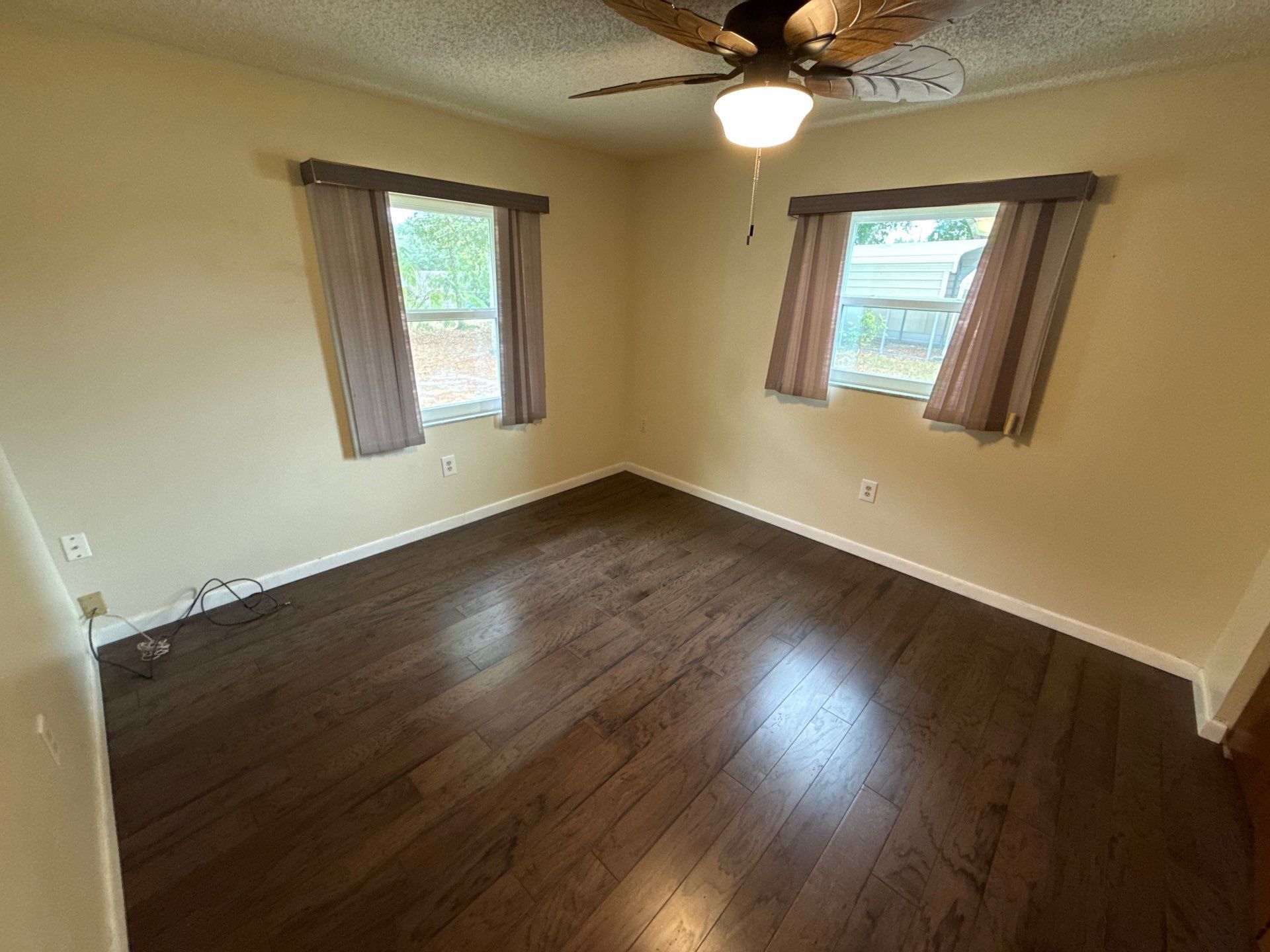 Building Photo - 851 S Oak Crest Path