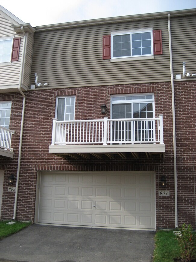 Building Photo - 928 Charlton Ln