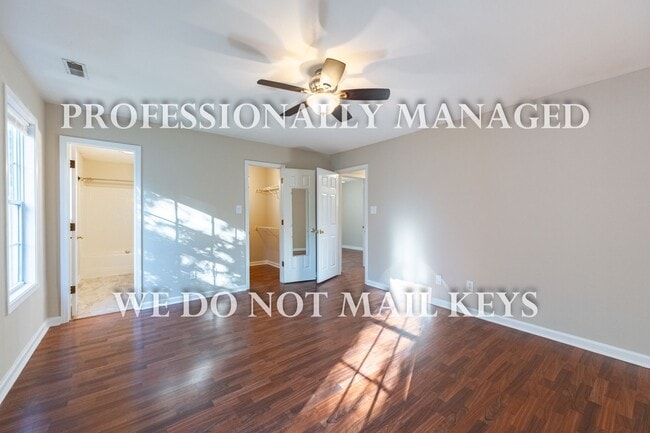 Building Photo - 4745 Periwinkle Pl