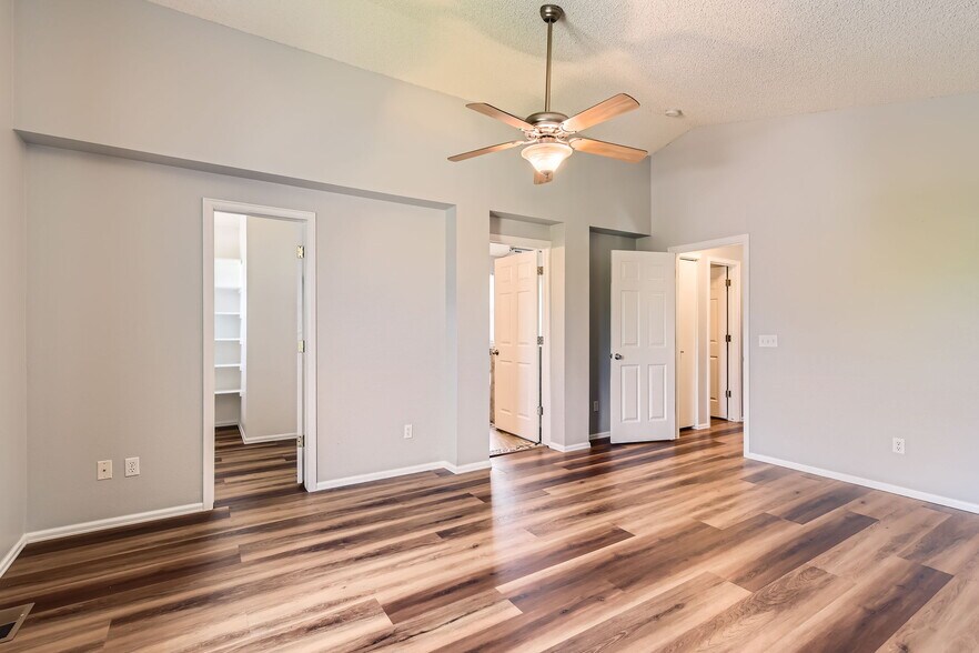Building Photo - 8750 Redwing Ave