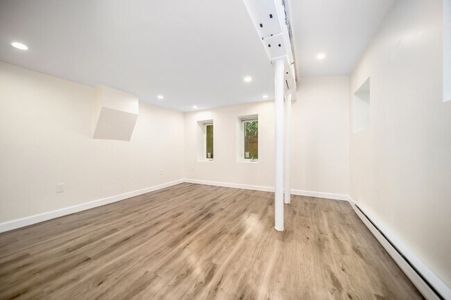Building Photo - 46 Medford St