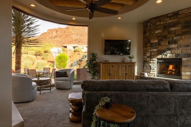 Building Photo - Furnished 3 Bedroom Entrada Home!!