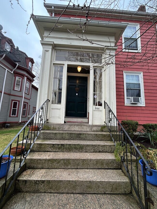 Building Photo - Walnut Street (246) - S