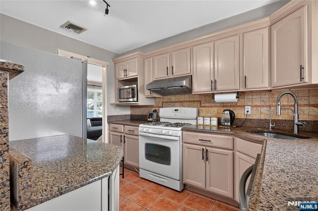 Building Photo - 8 Coyles Ct