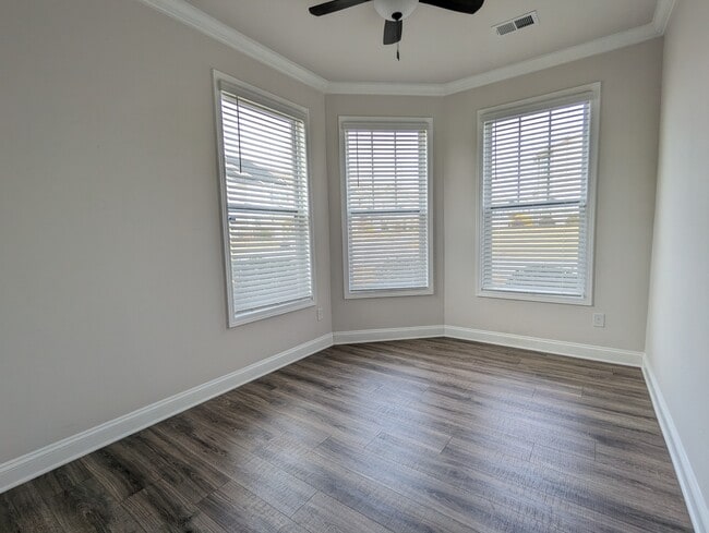 Building Photo - 2 Planters Pl