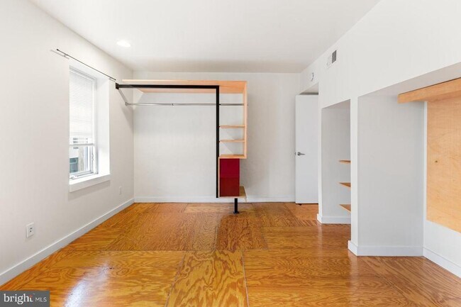 Building Photo - 1301 N 6th St