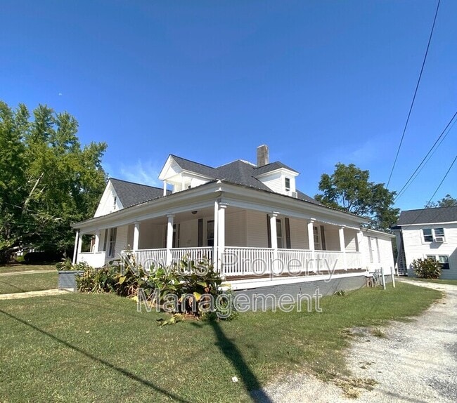 Building Photo - 302 Cedar St