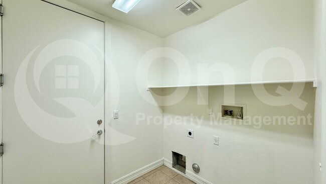 Building Photo - 1456 E 9th St