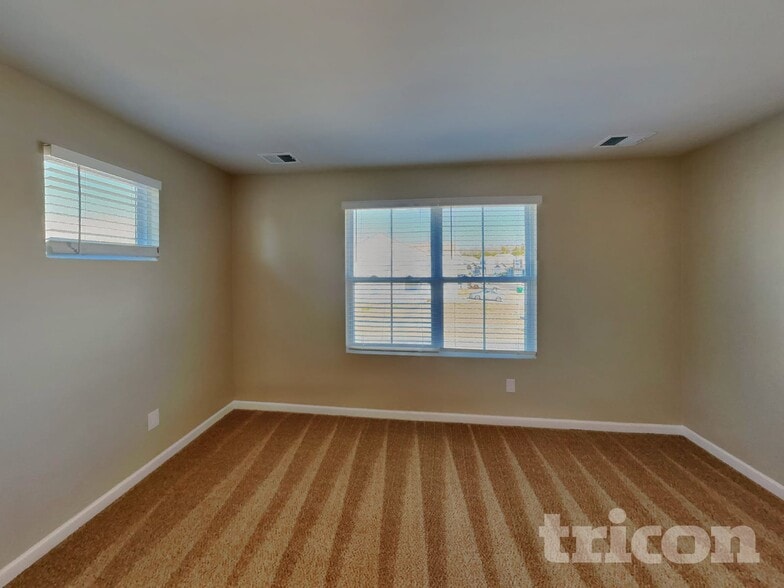 Building Photo - 1525 Ashgrove Pl