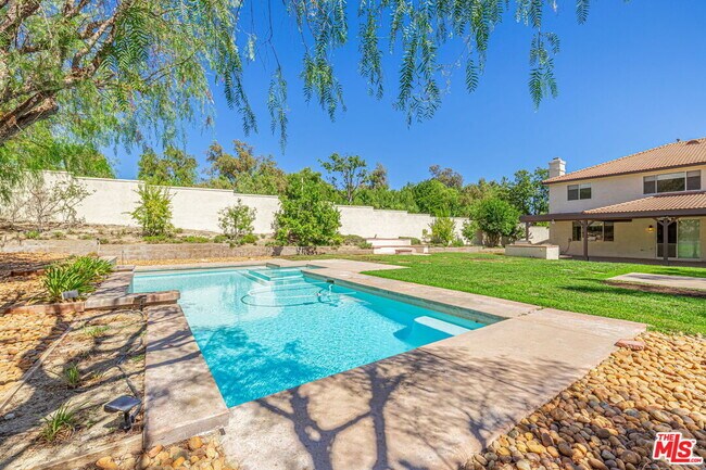 Building Photo - 25755 Hood Way