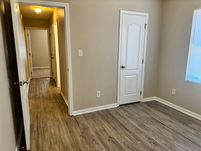 Building Photo - 3236 Ridgewood Pl Dr