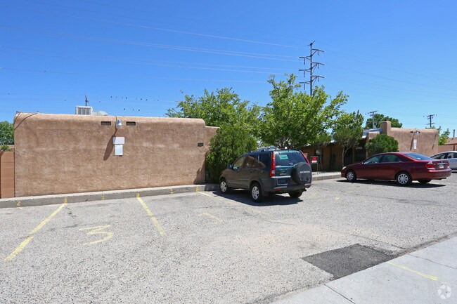 Building Photo - 600 Arno St NE