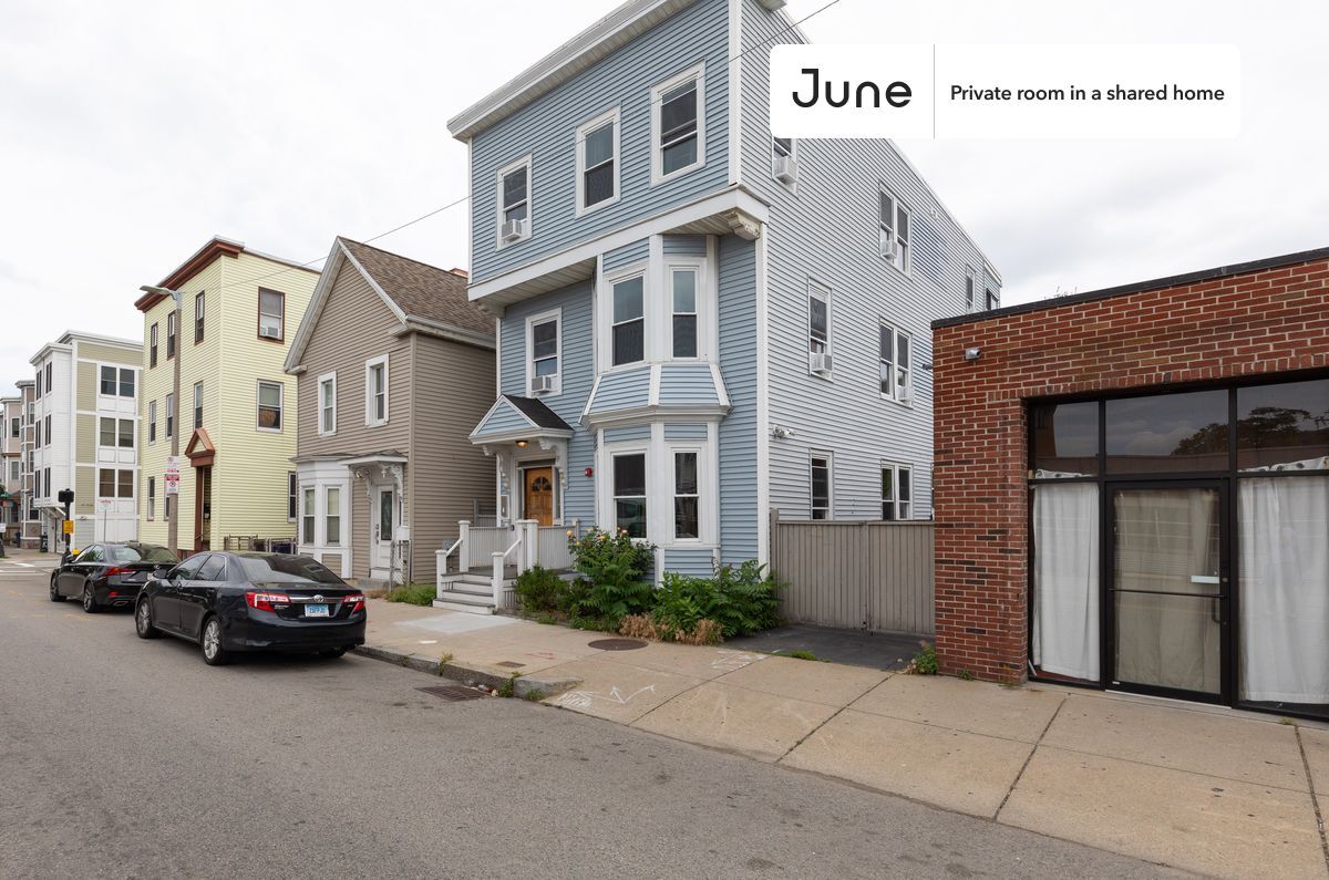 Building Photo - Room in Shared 3 bed/1 bath home in South Boston