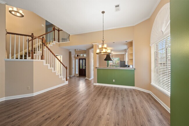 Building Photo - 7911 Hidden Oaks Ln