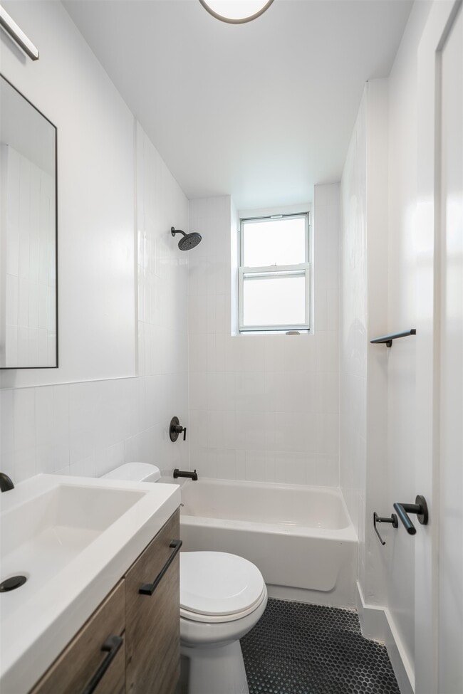 Building Photo - 1327 Willow Ave