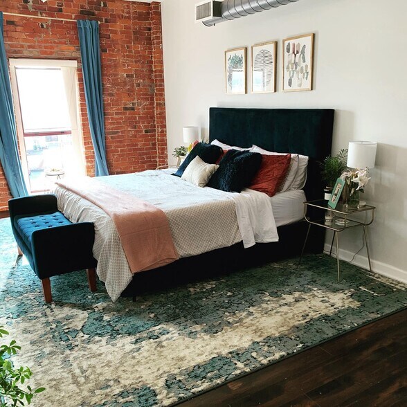 Building Photo - 432 E. Rich St