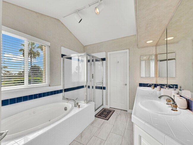 Building Photo - LOVELY POINTE AT MALIBU CONDO!
