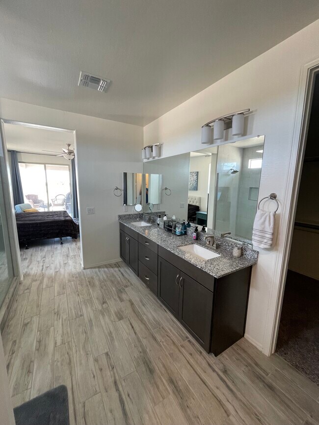 Building Photo - 10713 W Appaloosa TR