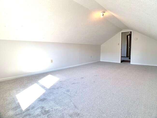 Building Photo - 501 Eysian Rd