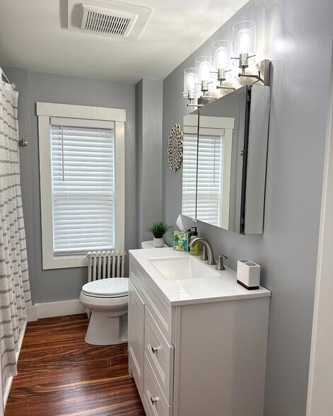 bathroom - 22 Allessio St