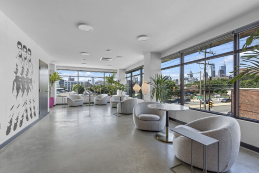 Building Photo - 501 N Perth St