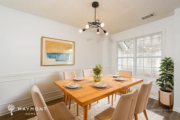 Building Photo - 2040 Manhattan Pkwy