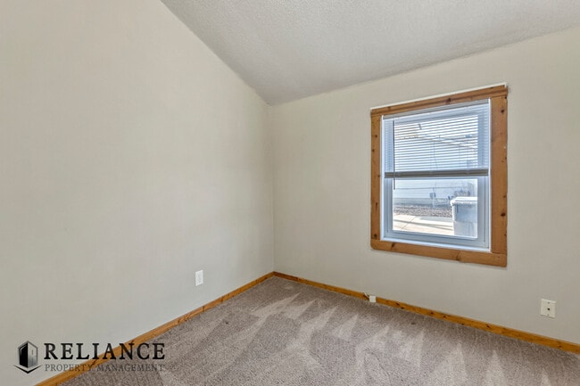 Building Photo - 615 N Doris St