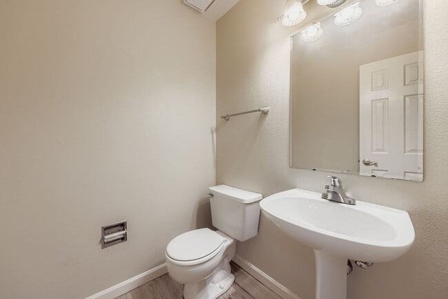 Building Photo - 4854 Franklin Dr