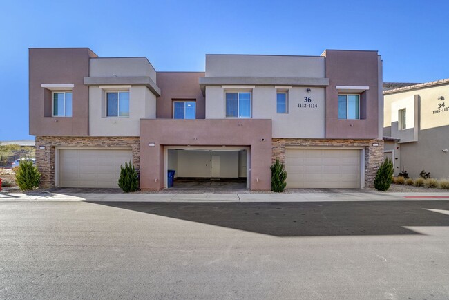 Building Photo - Stunning 3 Bedroom Condo in Summerlin!