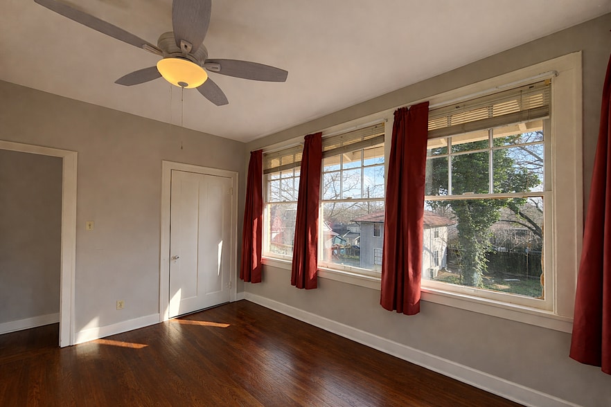 Building Photo - 3219 W Markham St