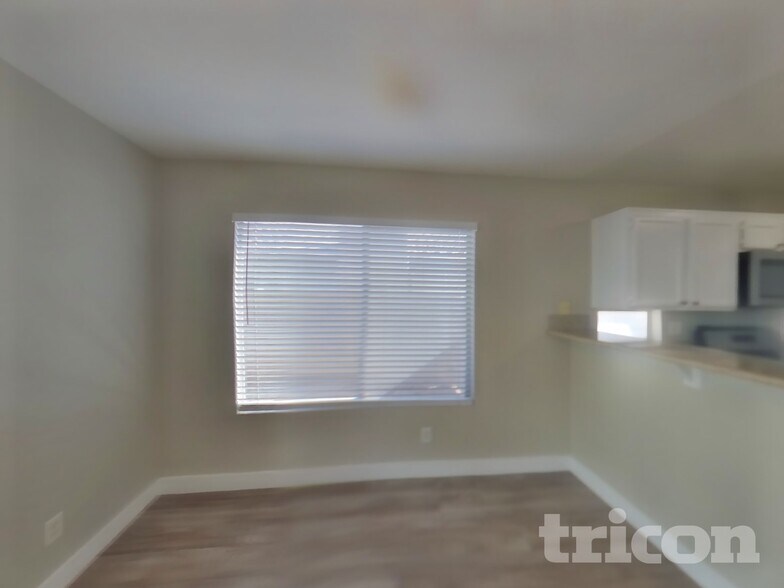 Building Photo - 5646 Roundrock Dr