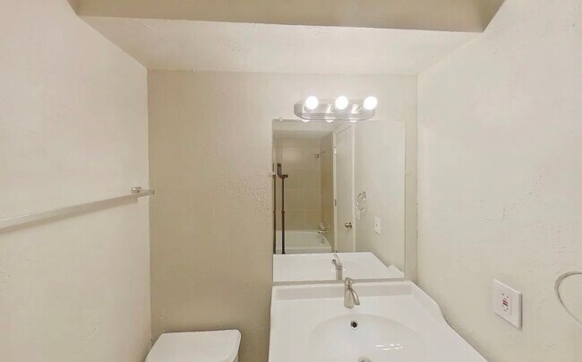 Building Photo - Your Perfect Next Chapter Starts in This 4-Bedroom Home