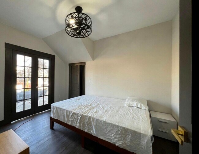 Building Photo - 345 N Van Ness Ave