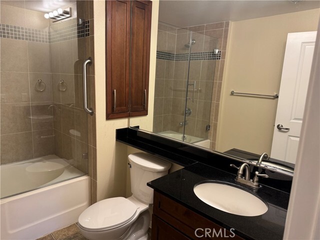 Building Photo - 2414 Scholarship