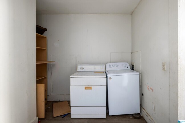 Building Photo - 1216 Waverly St