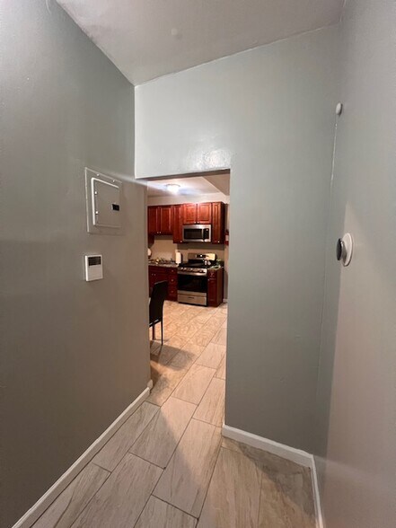 Building Photo - 72 Seymour Ave