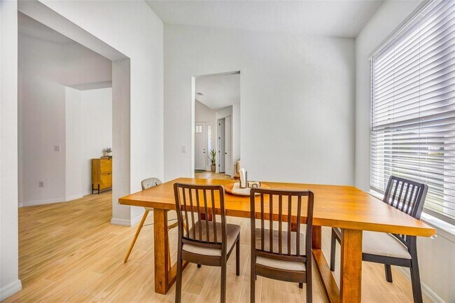 Building Photo - 33995 Astoria Cir